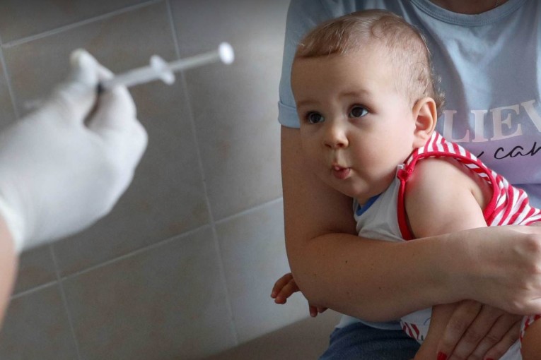 رئيس الجزائر يأمر بإنتاج لقاح الأطفال والأنسولين بداية من 2023