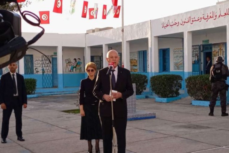 الانتخابات التشريعية: رئيس الجمهورية وحرمه يدليان بصوتيهما