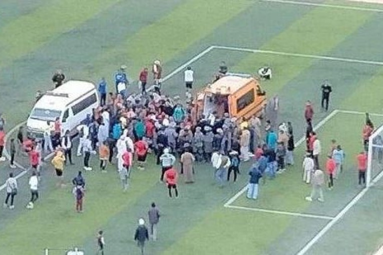 بالفيديو/ وفاة لاعب مصري ‘بلع لسانه’ خلال المباراة