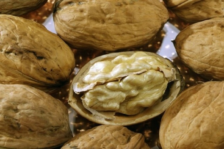 الجوز يخفف أعراض التعب والإجهاد