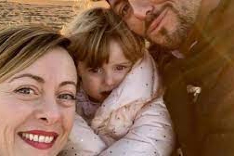 رئيسة وزراء إيطاليا وطفلتها تتلقيان تهديدات بالقتل