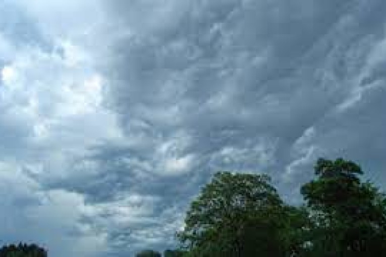 حالة الطقس.. أجواء مغيمة وتقلص مرتقب في فاعلية الرياح