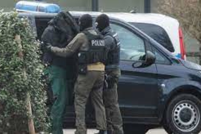 ألمانيا تفكك خلية يمينية متطرفة