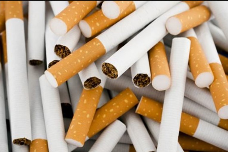 حجز شاحنة ثقيلة أخفي صاحبها في خزانها كميات من السجائر المهربة