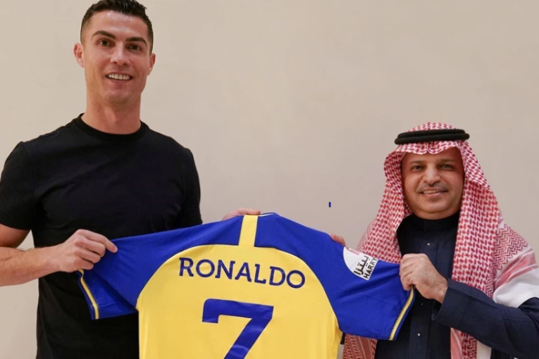 أول تعليق لمنتخب البرتغال على انتقال رونالدو إلى النصر السعودي
