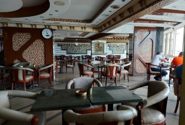 بسبب الحواجز الأمنية… أصحاب المقاهي بشارع بورقيبة يحتجون