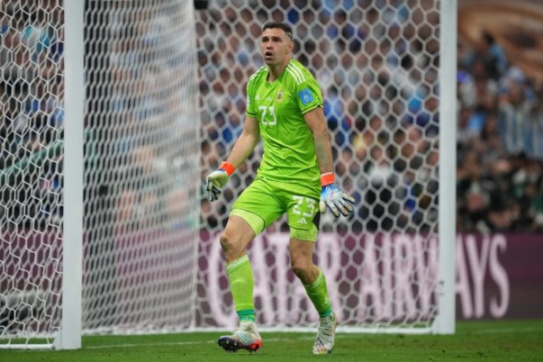 شكوى فرنسية رسمية ضد حارس الأرجنتين.. هذا ما جاء فيها