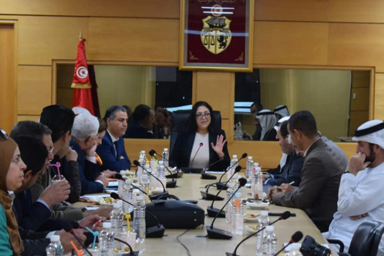 جلسة عمل لمتابعة مدى تقدم إنجاز مشروع أسواق الانتاج بالوسط بسيدي بوزيد