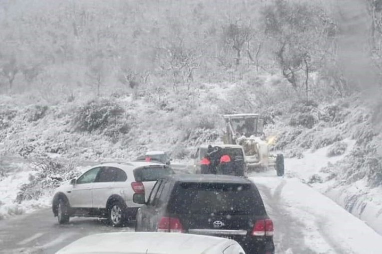 تواصل تهاطل الثلوج بعين دراهم