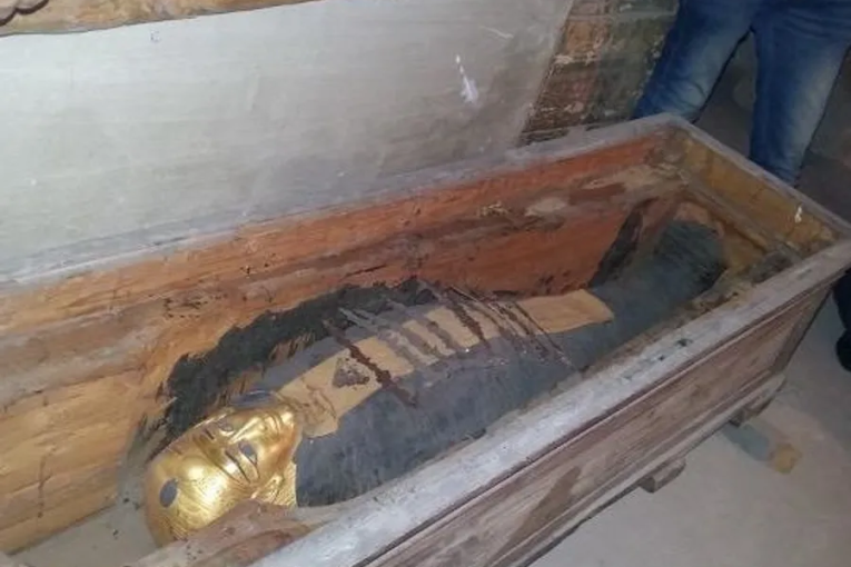 “مومياء الفتى الذهبي”.. إماطة اللثام عن اكتشاف فرعوني مُذهل