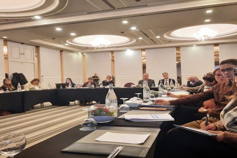 وزارة البيئة: إجتماع لمناقشة أهم التحديات والأولويات والبرامج الوطنية المتعلقة بالتخفيف من انبعاثات الغازات الدفيئة