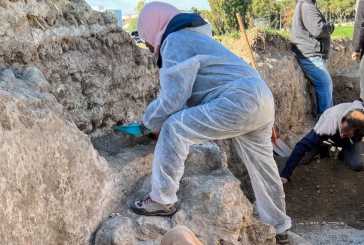 فريق من الباحثين التونسيين والإيطاليين يقومون بمهمة أثرية على مستوى المدرج الروماني بقرطاج (صور)