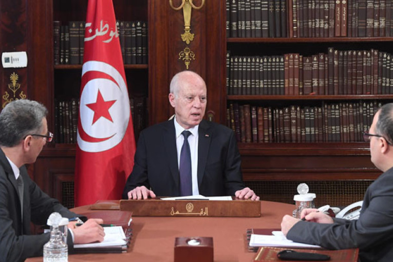 رئيس الدولة يلتقي بوزير الداخلية والمدير العام للأمن الوطني