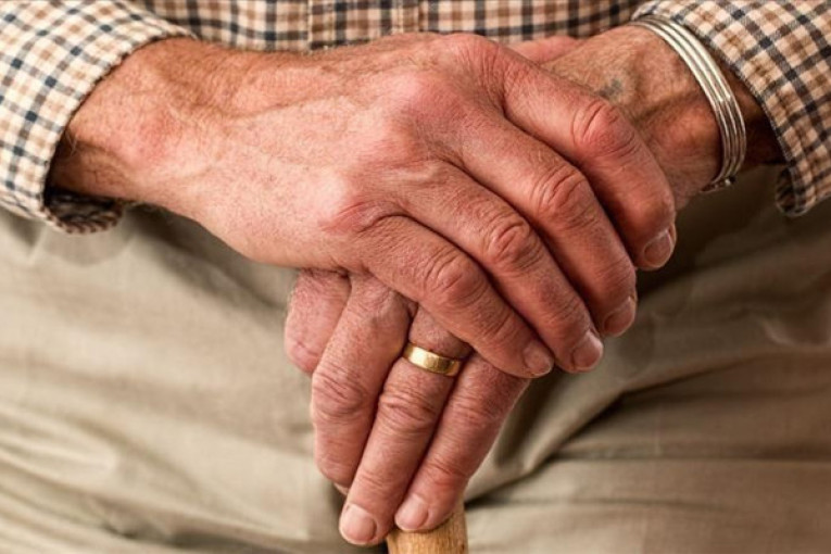 الرائد الرسمي: الترفيع في منحة الأسرة الكافلة للمسن المعوز