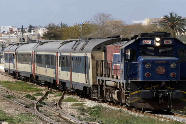 ”الشمينو”: برودة الطقس تسببت في كسر لحام أحد قضبان السكة الحديدية