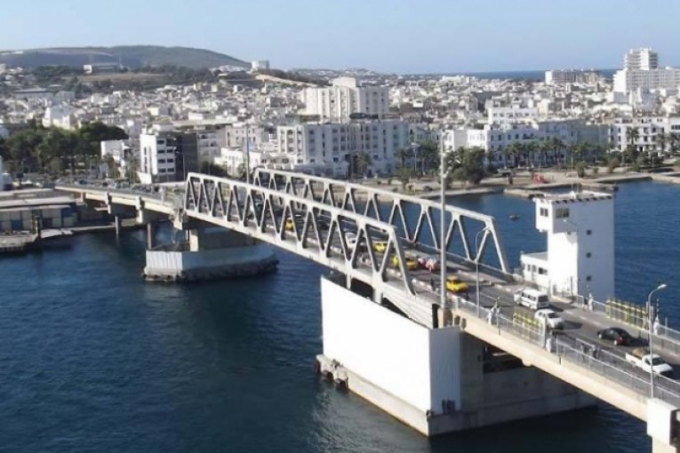 بنزرت: تعطل حركة المرور فوق الجسر بسبب تعطب حافلة