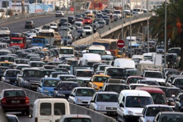 دعت لاتخاذ الاحتياطات اللازمة: الداخلية تنبه مستعملي الطريق من كثافة حركة المرور