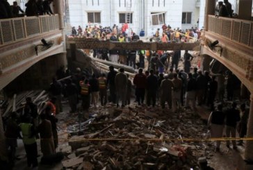 ارتفاع ضحايا تفجير مسجد بباكستان إلى 47 قتيلا