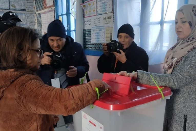 المركز التونسي المتوسطي: ‘إقبال ضعيف جدا للنساء في الأرياف والمناطق الحدودية في الانتخابات’