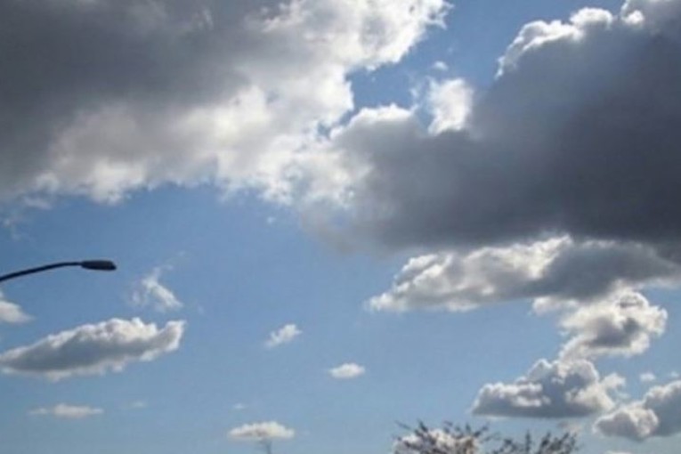 طقس الليلة.. سحب أحيانا كثيفة بأقصى الشمال والسواحل الشرقية مع أمطار متفرقة ومحلية