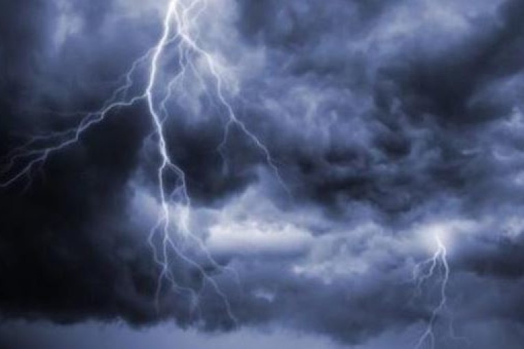 هذه الليلة.. أجواء أحيانا كثيفة السحب بأقصى الشمال والجنوب الشرقي مع أمطار محليا رعدية