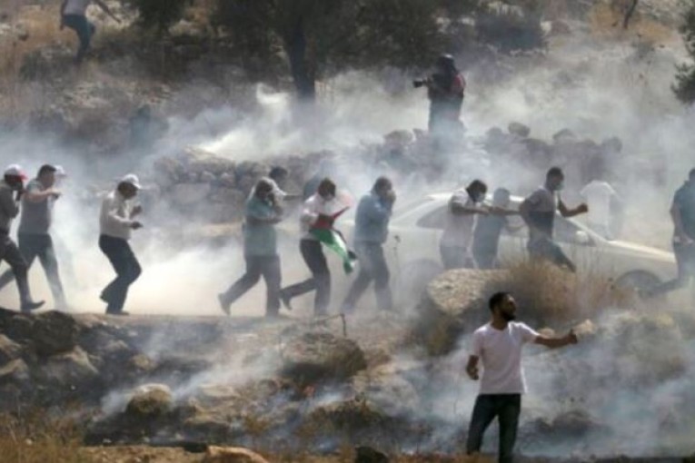 إصابات في قمع الاحتلال لمسيرات ضد الاستيطان بالضفة