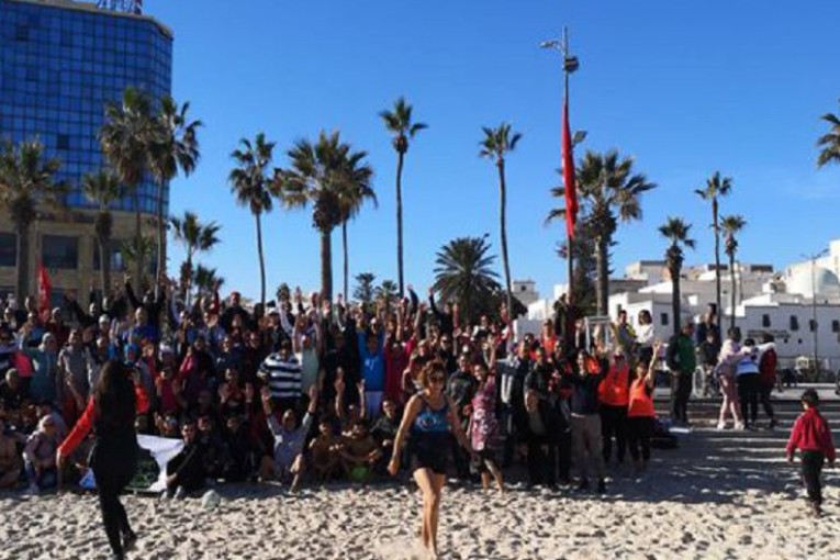 بكل من سوسة، صفاقس و نابل : عدد من المواطنين يستقبلون 2023 بغطسة العام