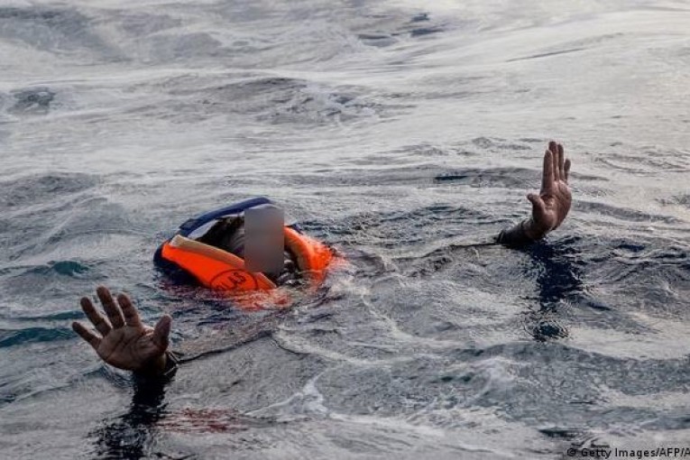 صفاقس: وفاة 5 مهاجرين أفارقة وفقدان 10 آخرين إثر غرق قارب