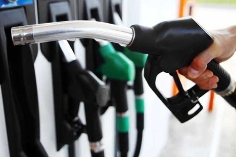 الحكومة تخطّط لإلغاء الدعم عن 3 أصناف من المحروقات مع موفى 2023