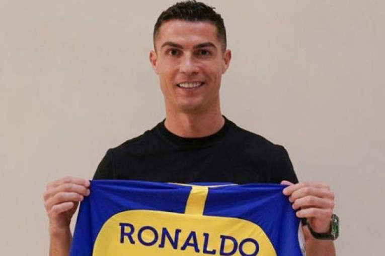 رونالدو يرتدي ساعة تبلغ 780 ألف دولار