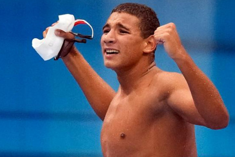 الحفناوي يفوز بذهبية 400 متر