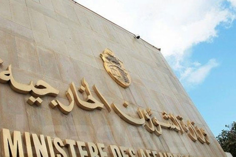 وزير الخارجية يجري مكالمة هاتفية مع نظيره الجزائري