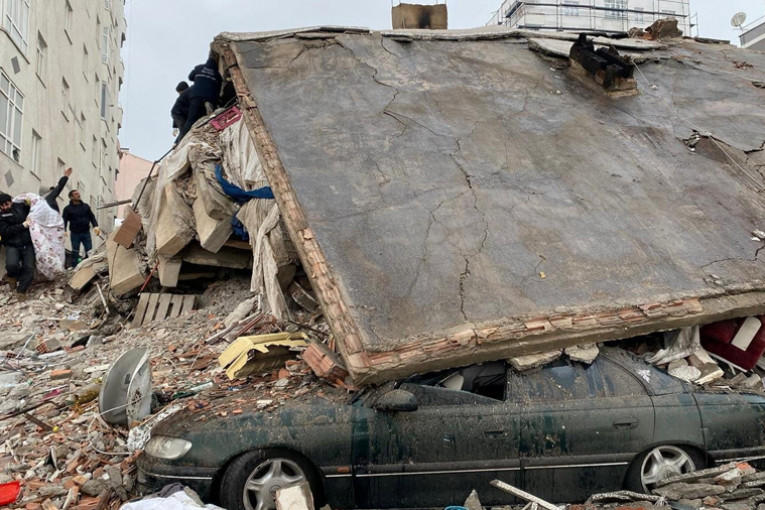 تركيا : ارتفاع حصيلة قتلى الزلزال إلى 3381