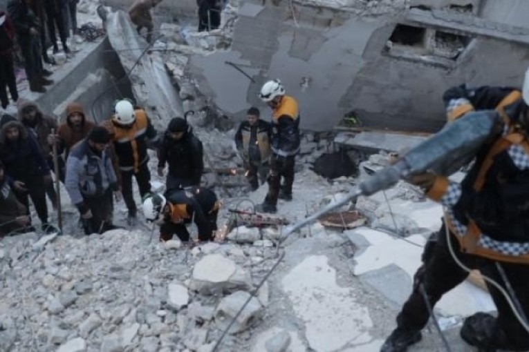 حصيلة غير نهائية: عدد ضحايا زلزال تركيا وسوريا يتجاوز 2300 قتيلا