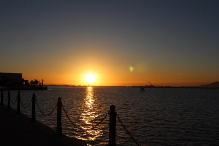 الليلة: أجواء قليلة السحب بأغلب المناطق