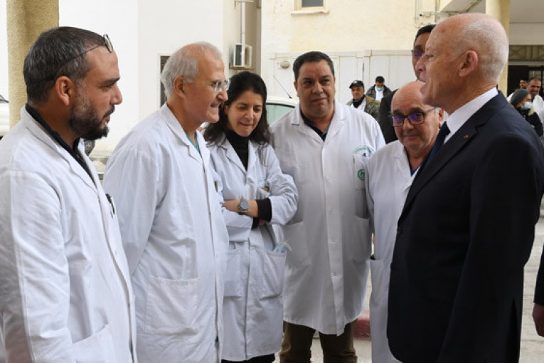 رئيس الدولة: من غير المعقول أن يتقاضى شخص لمدة سبع سنوات أجرا بـ400 دينار