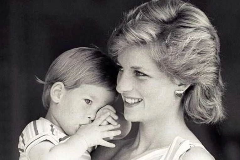 رسائل شخصية للأميرة ديانا للبيع في مزاد علني (صورة)