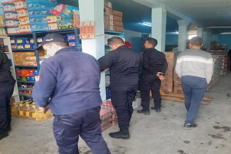 القيروان: حجز كميات مختلفة من الغلال ومواد غذائية منها حوالي 952 لتر من الحليب وكميات من القهوة ومعجون الطماطم