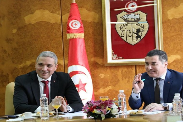 استعدادا للموسم السياحي 2023: وزير النقل يؤكد حرص الوزارة على القضاء على المظاهر المسيئة لصورة تونس