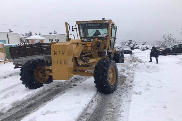 بالصور.. تدخلات إدارة التجهيز والإسكان بجندوبة لفتح الطرقات والمسالك الريفية بغادر الدماء