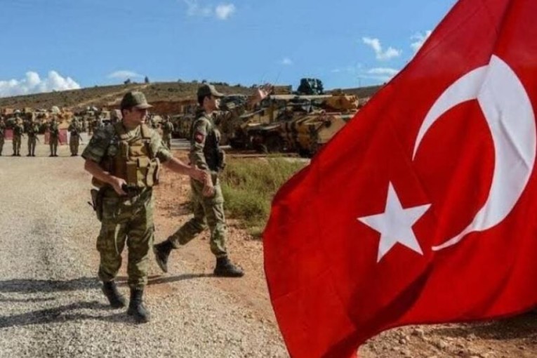 العراق: إستهداف قاعدة عسكرية تركية بالصواريخ