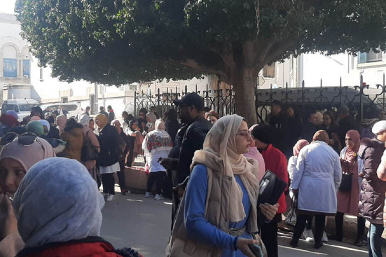 وقفة احتجاجية للأساتذة النواب أمام وزارة التربية