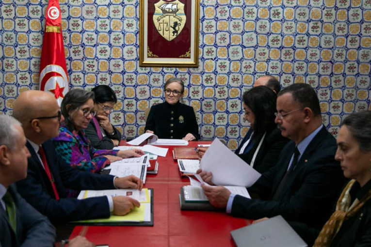 رئيسة الحكومة في جلسة عمل حول شهر رمضان