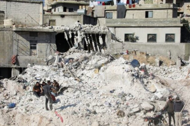 قافلة مساعدات تابعة لمنظمة أطباء بلا حدود تدخل شمال غرب سوريا