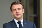 ماكرون: الاقتصاد الروسي يعاني كثيرا
