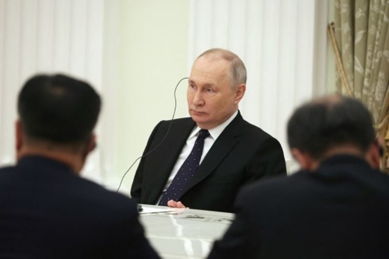 عشية ذكرى الحرب.. بوتين يلوح بالترسانة النووية وأوكرانيا تواصل الصمود