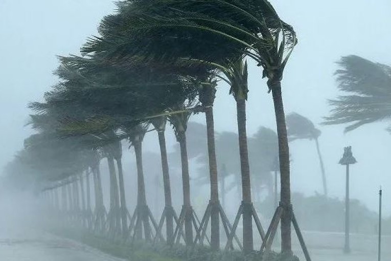 الليلة: أمطار متفرقة ببعض الجهات والحرارة تنخفض إلى 6 درجات