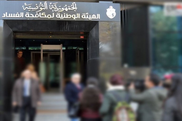 العاملون بهيئة مكافحة الفساد يدخلون في اعتصام مفتوح ويلوحون بإضراب جوع