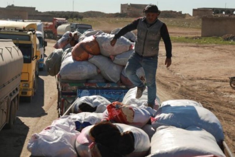 المنظمة الدولية للهجرة: عبور 14 شاحنة مساعدات من تركيا إلى شمال سوريا