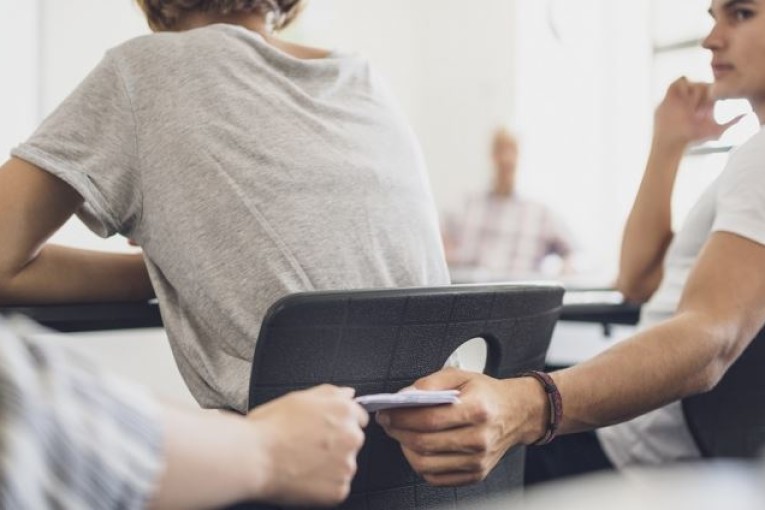 المرصد التونسي للتعليم العالي يؤكد تفشي ظاهرة الغش في الامتحانات ويُحذر من مخاطرها